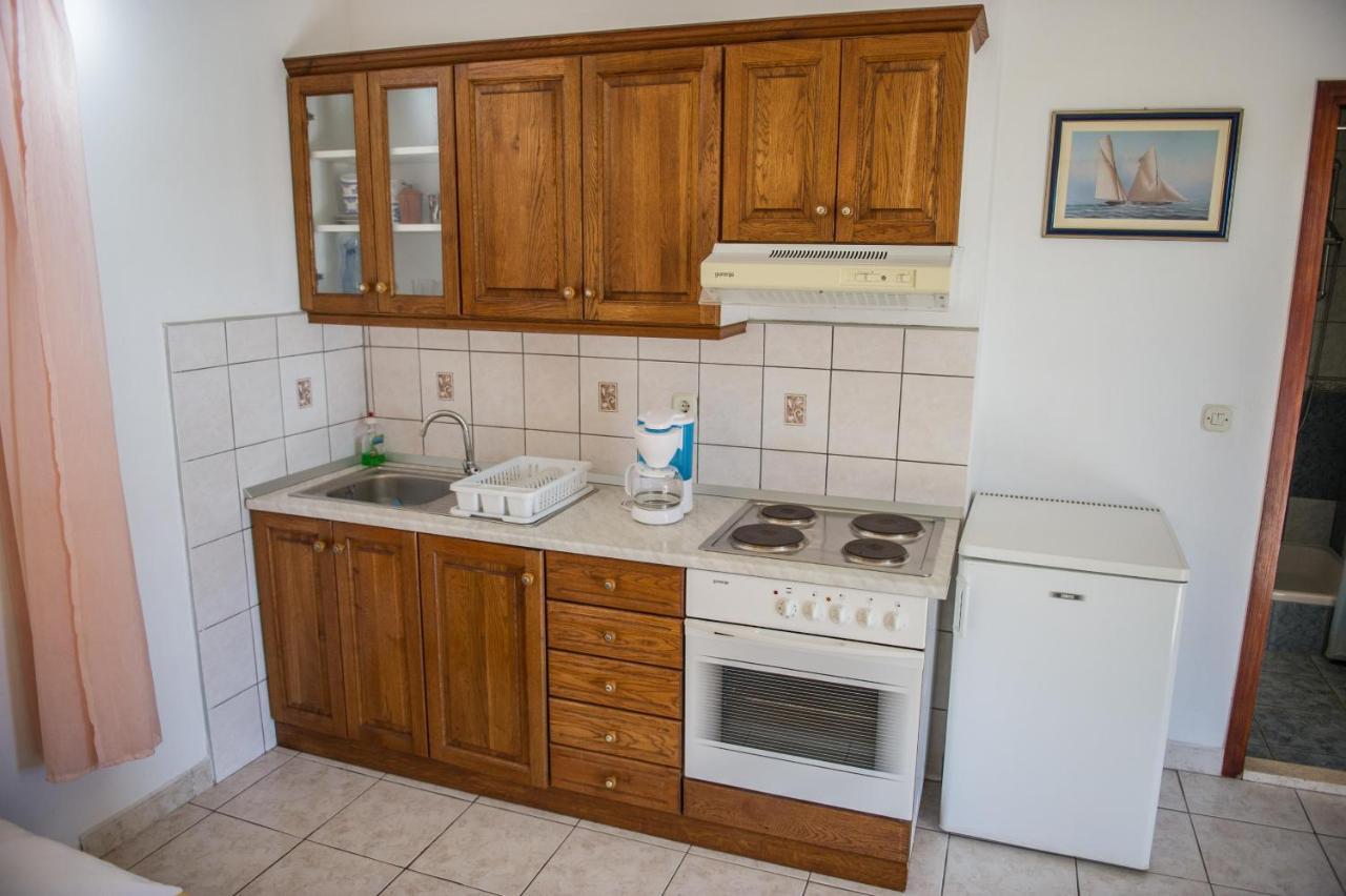 Apartments Skarpa 1601 Rogoznica  Eksteriør bilde